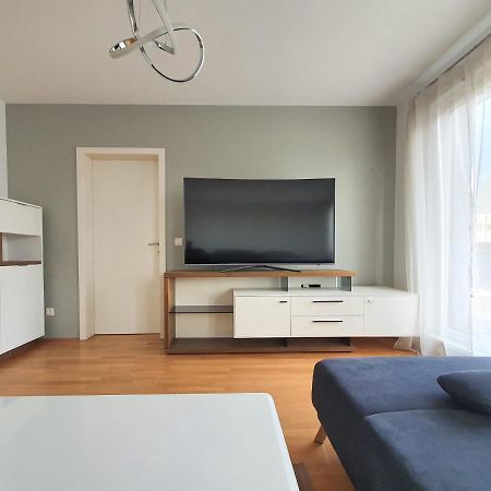 Near Lake Spacious & Furnished Beautiful Apartment เวียนนา ภายนอก รูปภาพ
