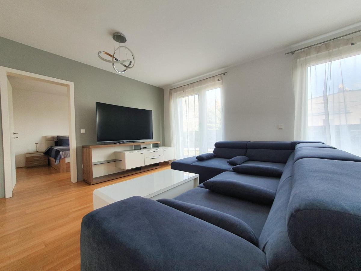 Near Lake Spacious & Furnished Beautiful Apartment เวียนนา ภายนอก รูปภาพ
