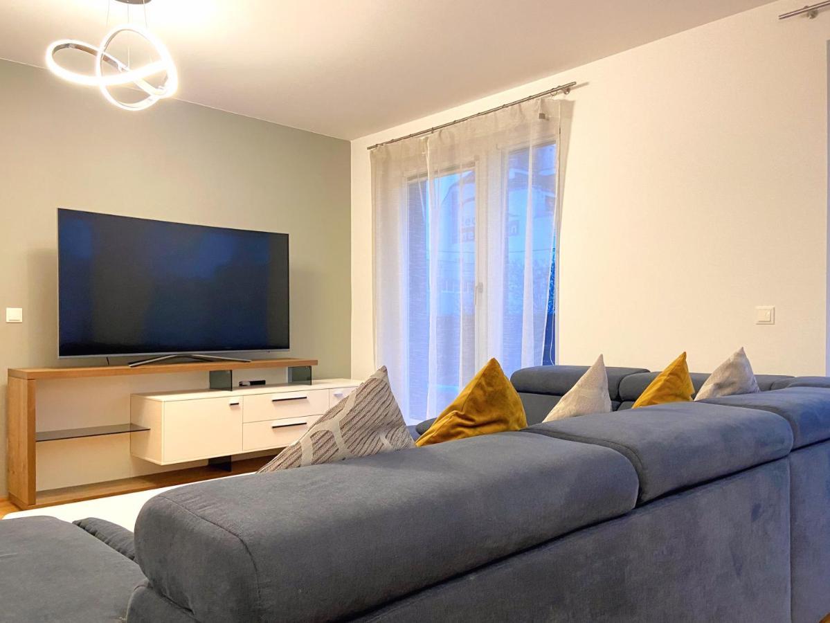 Near Lake Spacious & Furnished Beautiful Apartment เวียนนา ภายนอก รูปภาพ
