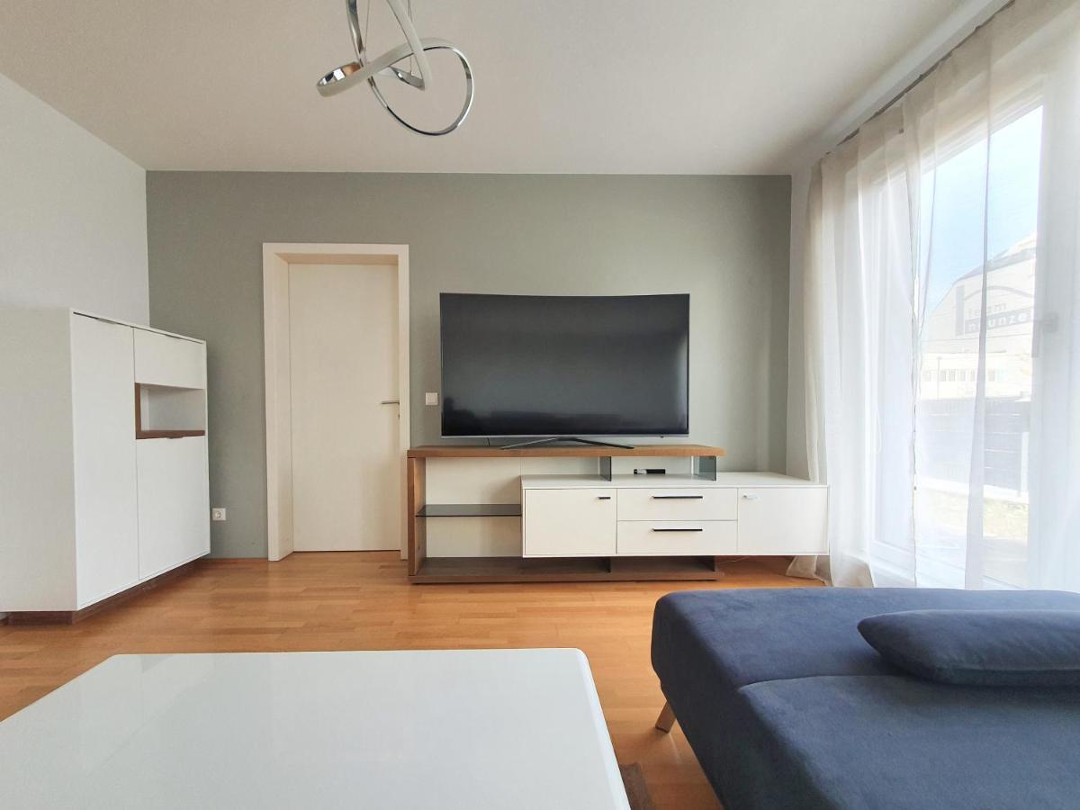 Near Lake Spacious & Furnished Beautiful Apartment เวียนนา ภายนอก รูปภาพ