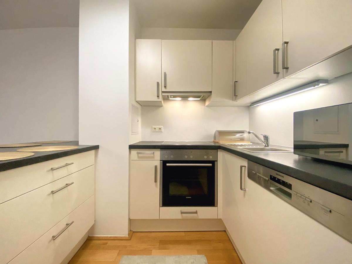 Near Lake Spacious & Furnished Beautiful Apartment เวียนนา ภายนอก รูปภาพ