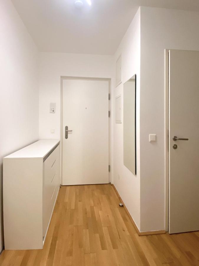 Near Lake Spacious & Furnished Beautiful Apartment เวียนนา ภายนอก รูปภาพ