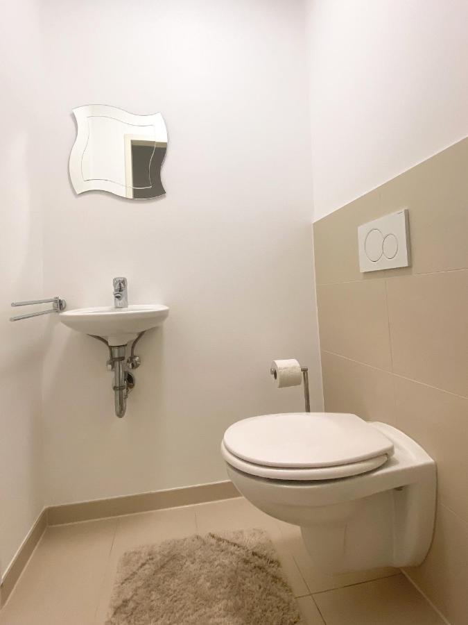 Near Lake Spacious & Furnished Beautiful Apartment เวียนนา ภายนอก รูปภาพ