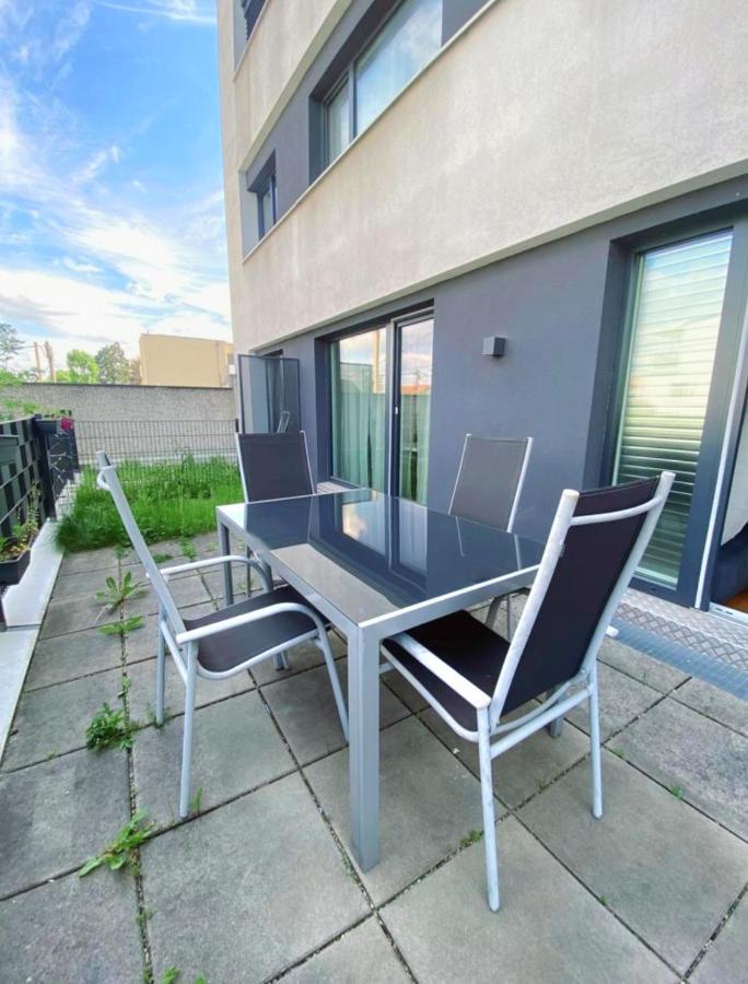 Near Lake Spacious & Furnished Beautiful Apartment เวียนนา ภายนอก รูปภาพ